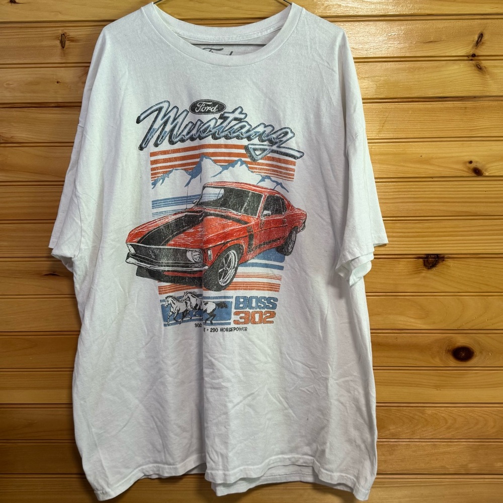 Ford Mustang Boss 302 White Graphic T-Shirt with Red Car Design XXL